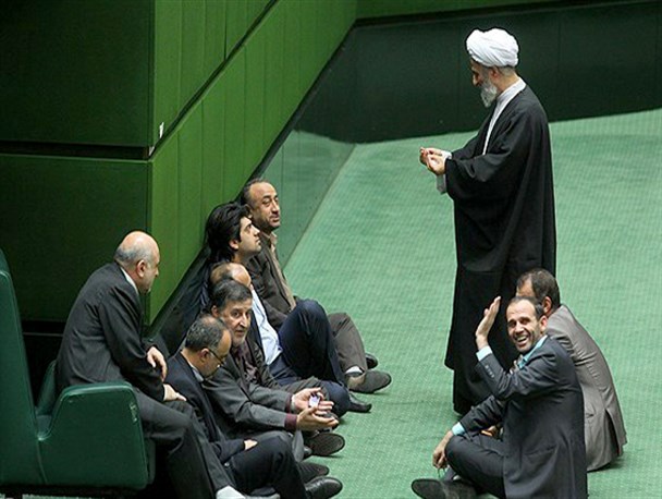 آیا سیاست‌های دیپلماتیک شما فقط در ارتباط با آمریکا کارساز است؟/وضعیت استیضاح ظریف روز یک‌شنبه مشخص می‌شود