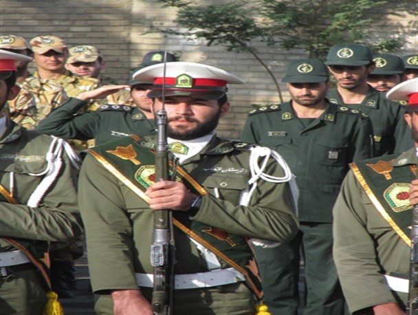 نمایش اقتدار نیروی انتظامی خنداب در صبحگاهی مشترک + عکس