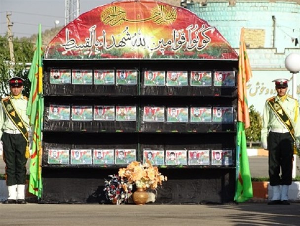 صبحگاه مشترک نیروهای نظامی و انتظامی در شهرستان روانسر برگزار شد