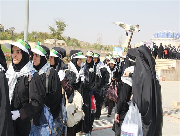 دشمن توان نفوذ به شما جوانان را ندارد، تا زمانی که  روحیه انقلابی را داشته باشید