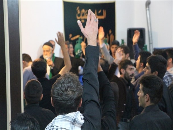 مراسم طشت گذاری در میاندوآب برگزار شد/سقای عشقین قورولدی طشتی...