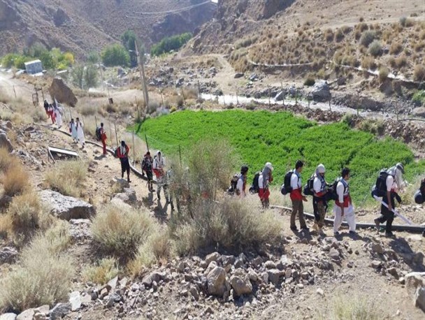 صعود کانونهای دانشجویی جمعیت هلال احمر سیستان و بلوچستان به قله ۴۰۵۰ متری تفتان