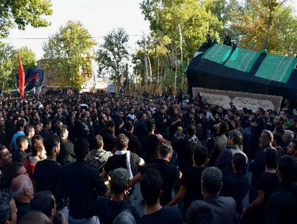آیین نخل گردانی 11 محرم در شاهرود/تصاویر