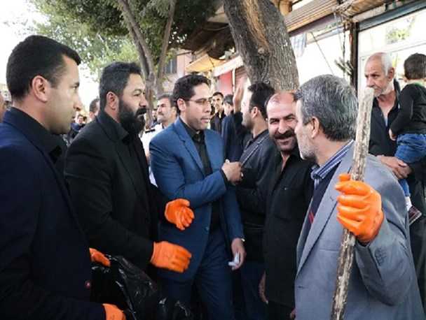 اقدام جالب شهردار و رئیس شورای شهر میانه در جمع آوری زباله ها+تصاویر