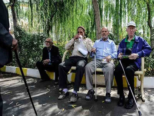 ۲۹۶ هزار کارگر بازنشسته در اصفهان مستمری می‌گیرند/ خدمات درمانی ارائه شده به کارگران بازنشسته نقض‌های متعددی دارد