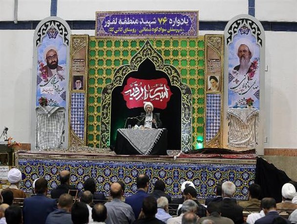 جمهوری اسلامی بر قله عزت ایستاده است/ راه مقاومت را به کشورهای همسایه و منطقه یاد داده‌ایم