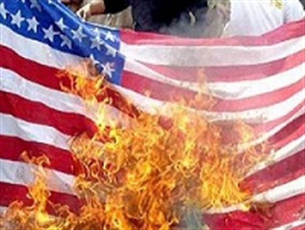 انقلاب اسلامی بر اساس "شعار مرگ بر آمریکا" شکل گرفته است