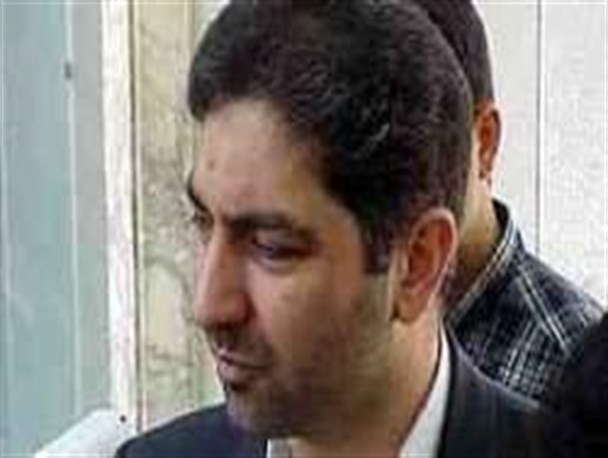 به هیچ وجه موافق نصب بنرهای تبریک از سوی نهادهای دولتی نیستم