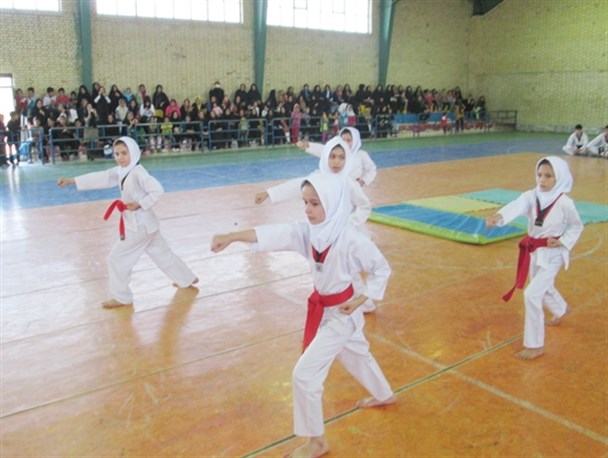 برگزاری جشنواره فرهنگی ورزشی در قشلاق داودآباد قرچک