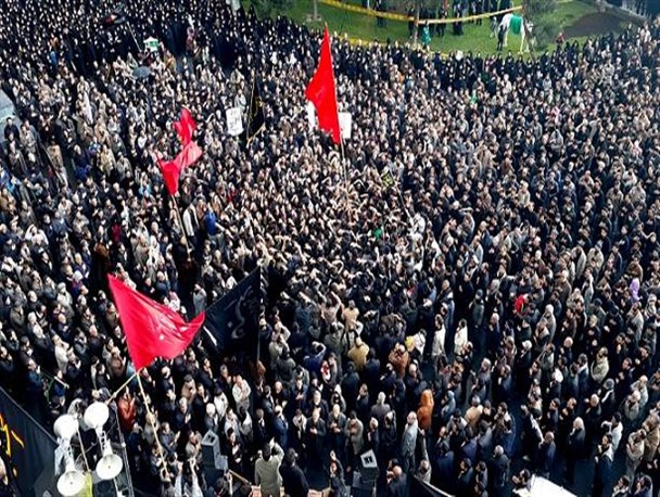 تجمع بزرگ عزاداران حسینی در گرمی