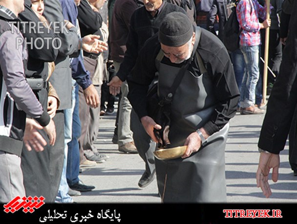تصاویر سقای دامغانی در میان عزاداران حسینی