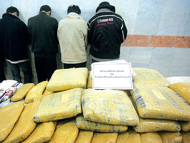 تیر 4 قاچاقچی کالا در طبس به سنگ خورد