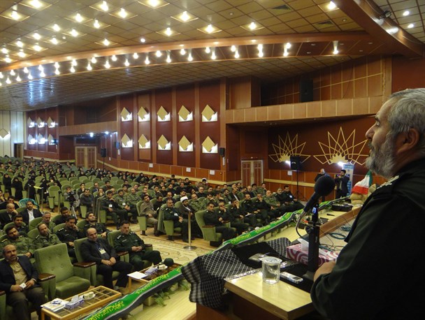 منافقین کسانی هستند که از جنگ گریخته و بعد از جنگ سهم خواهی می کنند