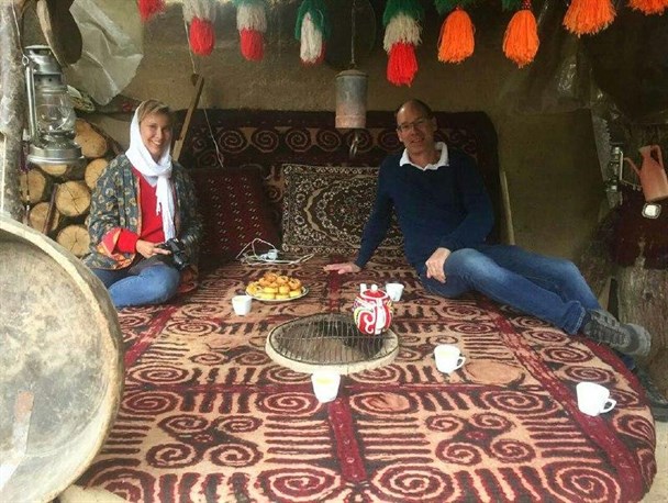 بازدید سفیر سوئد و همسرش از خانه ابریشم و گل رامیان+ تصاویر