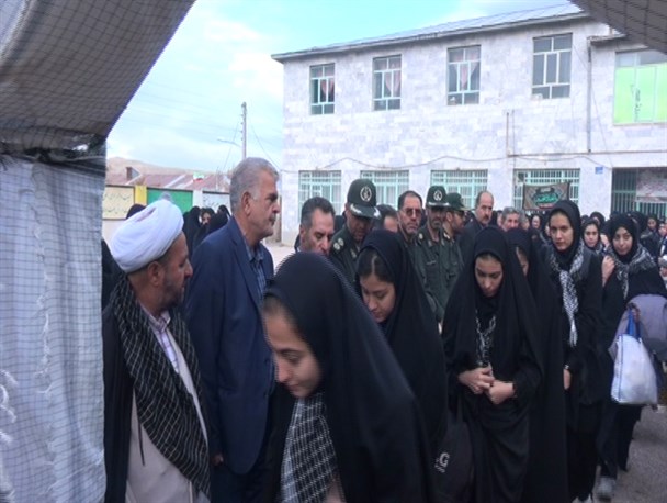 اعزام 327 دانش آموز دختر خلخالی به مناطق عملیاتی شمالغرب+ تصاویر