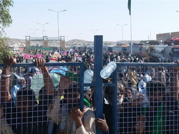 سیل جمعیت زوار سرگردان در خاک پاکستان و خدمات رسانی نیروهای بسیج مردمی ایران