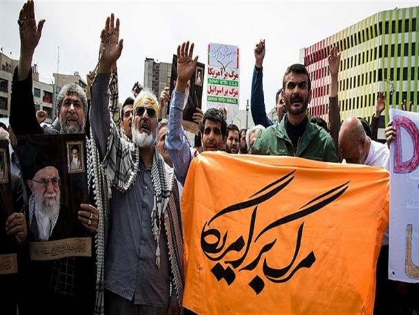 عدم پذیرش واقعیت انقلاب اسلامی توسط آمریکا و جهل مذاکره طلبان داخلی/ عقب نشینی؛‌ خاصیت استکبار در مقابل مقاومت است