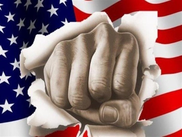 بسیجی یعنی عدم سازش با استکبار/ تربیت نسلی با بصیرت، بهترین راه مبارزه با آمریکا و ایادی استکبار است