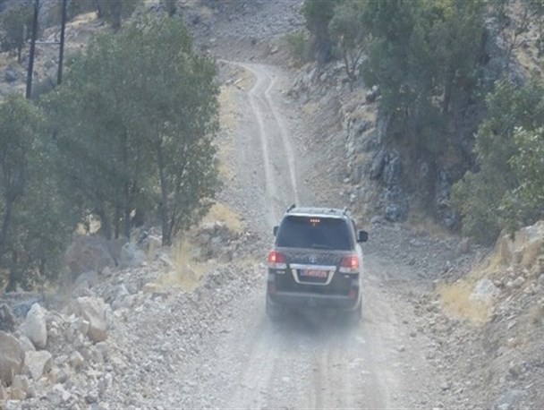 چشم ۱۱۰ خانوار روستای کیاسر در آسارا به ۴ کیلومتر جاده آسفالت خشک شد/ از عدم فروش محصولات باغی تا انتظار برای سهمیه قیر