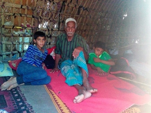 شهروند 90 ساله مینابی در انتظار یک ویلچر/ پولی برای درمان بیماری ام ندارم