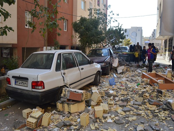 انفجار گاز در شهرک مسکونی آبشناسان رباط کریم + تصاویر