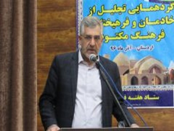 نویسندگان و نخبگان از ذخایر فرهنگی هر منطقه محسوب می شوند