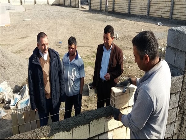 حصارکشی مدارس روستایی فاقد دیوار با مشارکت خیرین و مسئولان اصلاندوز