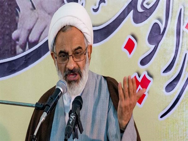 حوزه های علمیه ما هزاران میرزا آماده مبارزه دارد/ انقلاب، مرگ استکبار را با پنجاه سالگی خود جشن می گیرد