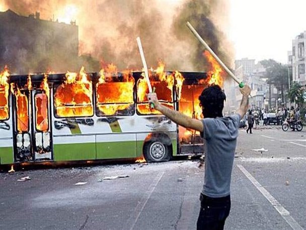 در فتنه 88 ماهیت دیکتاتوری اشراف سیاسی کشور برملا شد/ اولین برنامه پنهان آمریکا در جنگ نرم تخریب شخصیت رهبری است