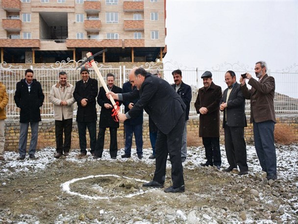 برگزاری مراسم کلنگ زنی یک باب مدرسه در طرقبه