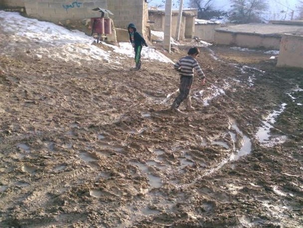 از کوچه های گلی روستای شیخ محمود تا حقوق های نجومی