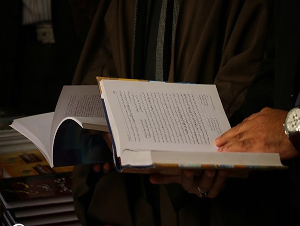 نمایشگاه نذر کتاب در دیزیچه مبارکه افتتاح شد