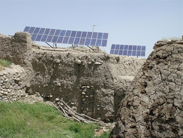 کسب درآمد به سبک تولید برق از سوی مشترکان /اجرای طرح تولید برق از انرژی خورشیدی و بادی در 32 نقطه زنجان