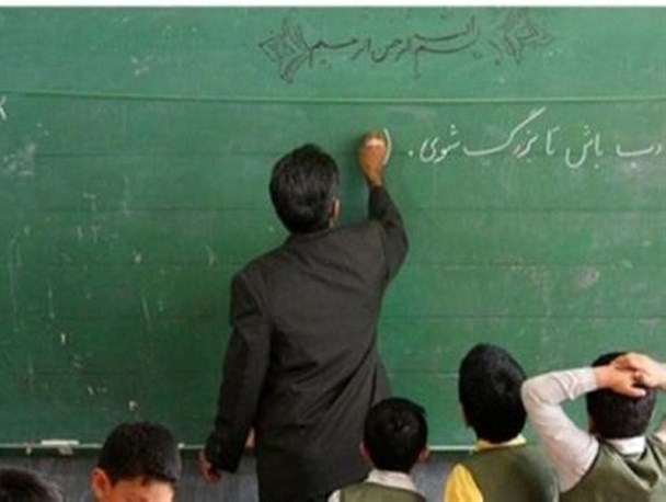 گلایه فرهنگیان و عدم تحقق وعده وزیر/ آمادگی کمیسیون آموزش و تحقیقات برای اصلاح مصوبه تحصیل در بیش از یک مقطع