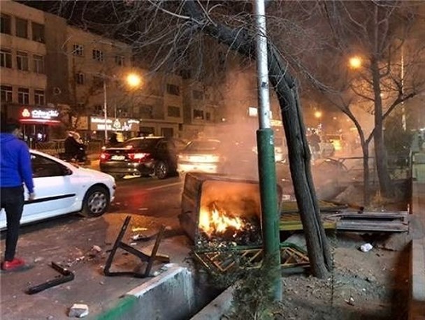 نگذاریم دغدغه نان به دغدغه جان و ناموس بدل شود/بحران سوریه از اعتراضات خیابانی برای خواسته‌های معقول شروع شد