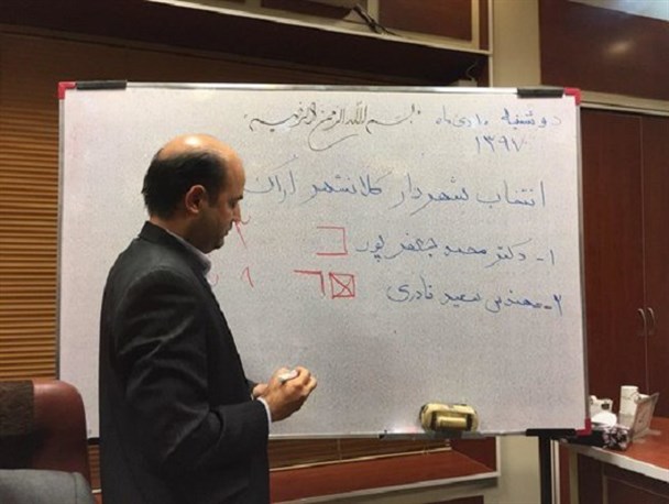 حاشیه‌های کم‌رنگ جلسه انتخاب شهردار! / شاید شهردار منتخب اراک به سد وزارت خانه بخورد
