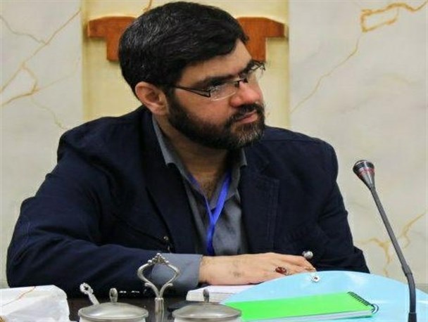 قلاده های طلا یک اثر فاخر است/ هنر انقلابی مورد بی مهری قرار گرفته است
