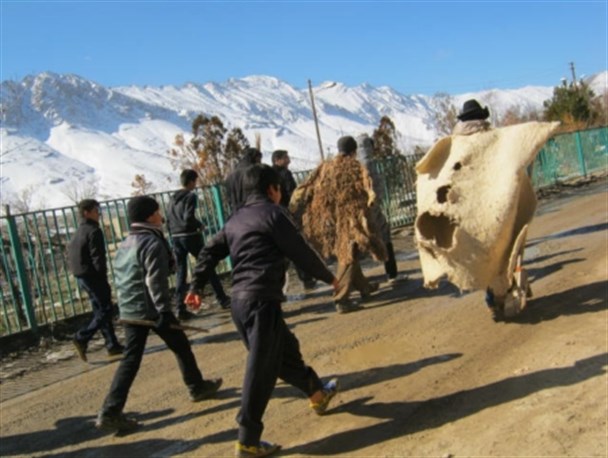 برپایی مراسم کوسه ناقالی در روستای خان آباد در خمین+عکس