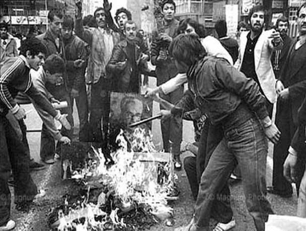 قتل‌عام مردم کرمانشاه در زمستان ۵۷ /حمله مردم به «کاخ استانداری»