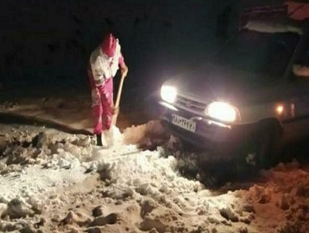 امداد رسانی به ۲۰۰ نفر گرفتار در برف و کولاک