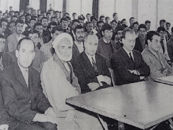 وقتی مبارزات امام جمعه انقلابی هشتگرد علیه رژیم پهلوی ساواک را عاجز کرد/ کسبه با روشنگری‌های "حجت‌الاسلام عارف" عکس شاه را پاره کردند