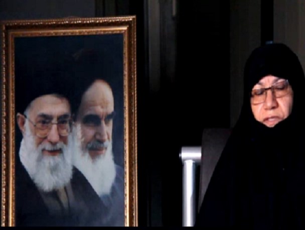 پشتیبانی در پشت جبهه‌ها مهم‌ترین نقش زنان بود/ جوانی‌های‌مان در کوچه پس کوچه‌های انقلاب سپری شد