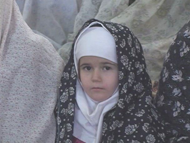 کودکان را از کودکی به نماز عادت دهیم