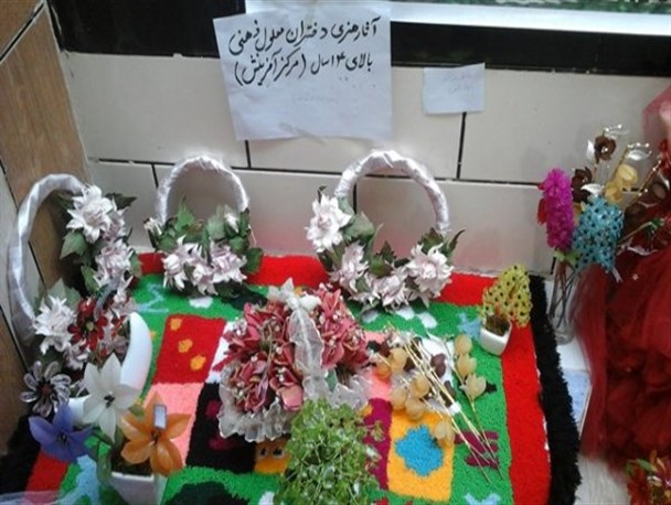 نمایشگاه صنایع دستی معلولان ناتوان ذهنی دختر در یاسوج به روایت تصویر