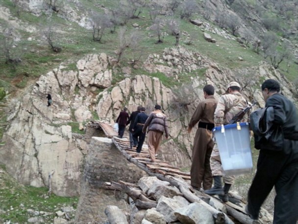 نگاهی به چگونگی جمع آوری آراء در مناطق صعب العبور ثلاث باباجانی