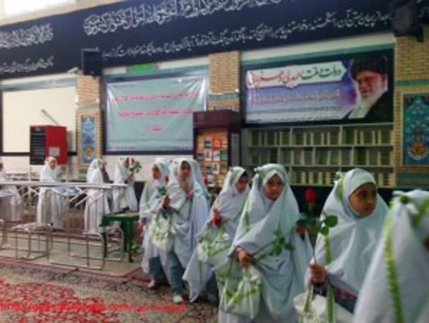 برگزاری جشن تکلیف 500 دانش آموز دختر در امام زادگان یاسر و ناصر+تصاویر