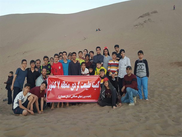 تصاویر سفر ورزشکاران همدانی به کویرمرنجاب