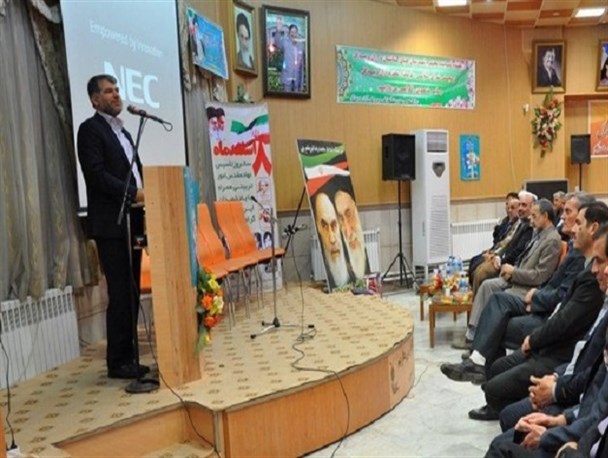 تقدیر از مربیان تربیتی آران و بیدگل/ پرورش ۲۰۰ شهید دانش آموز از آثار ارزشمند این مربیان است