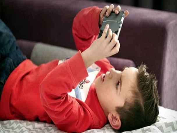 کم‌تحرکی در کودکان به دلیل الگوبرداری کودک از رفتار والدین است