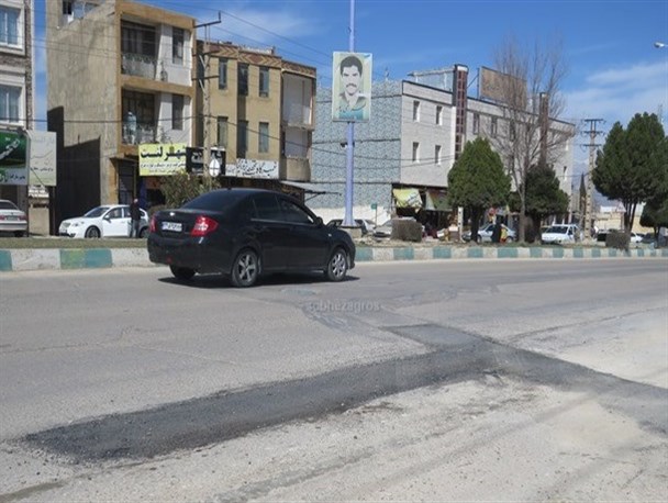 اجرای عملیات لکه گیری آسفالت معابر سطح شهر یاسوج+تصاویر